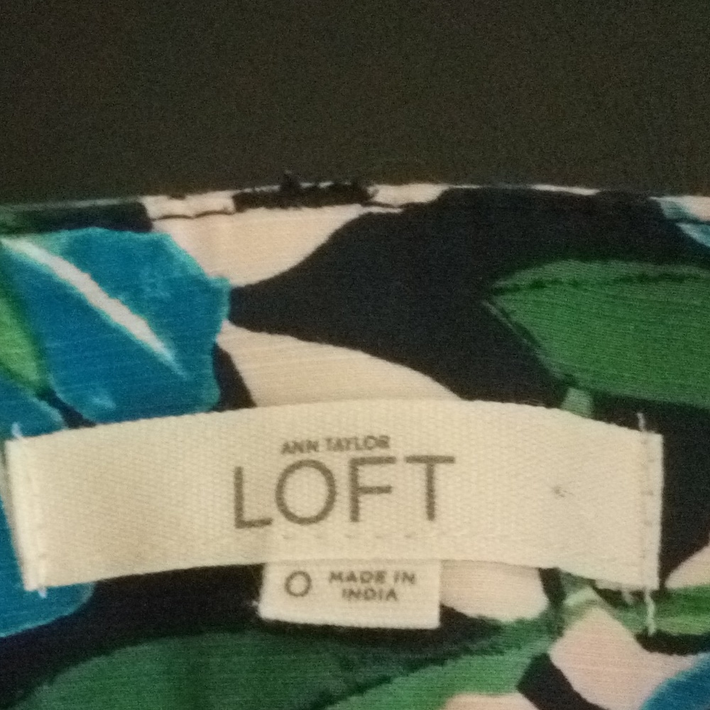 Loft Hawaiian Print Flat Front Shorts Size 0 - Picture 3 of 4